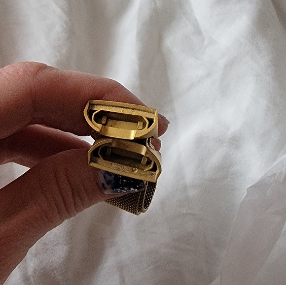 Charge 4 Gold Tone Mesh Magnetic Replacement Band - Picture 10 of 10